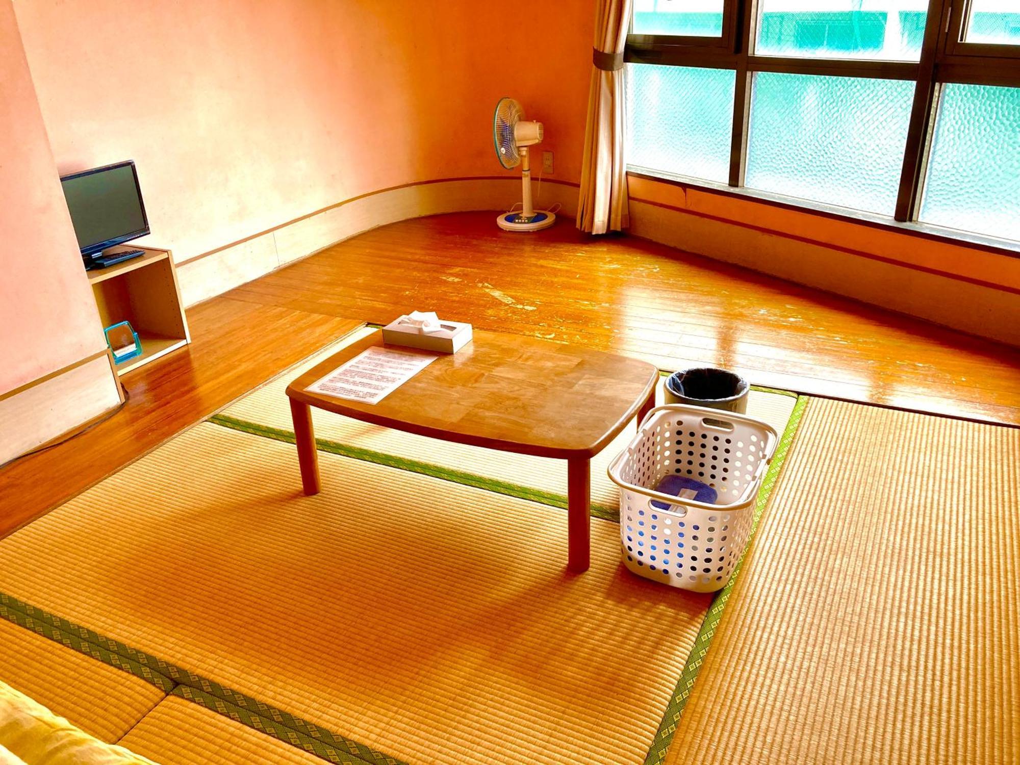 Hostel Hakuseiso Naha Exteriör bild