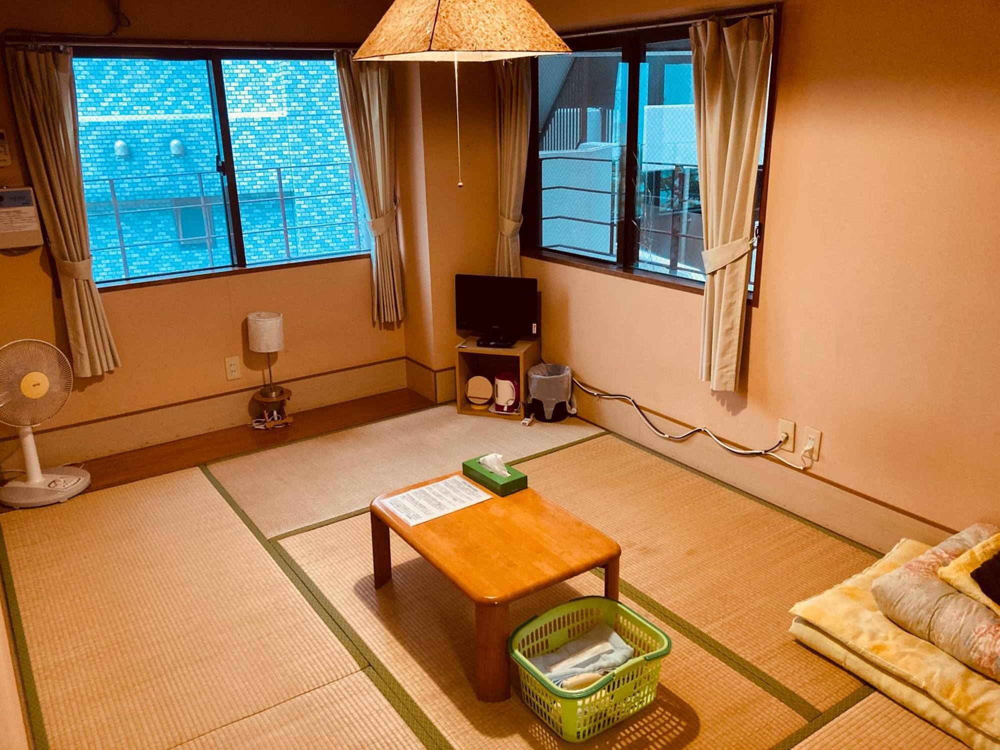 Hostel Hakuseiso Naha Exteriör bild